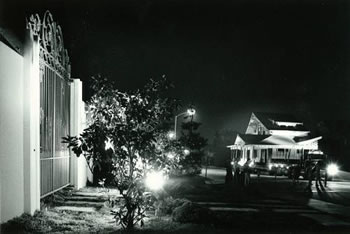 The Grove House being moved to the Pitzer campus in 1977.