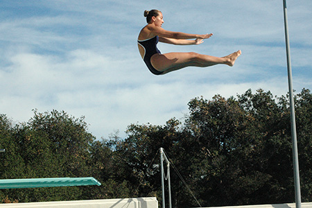 Dawn Barlow ’16 set a new team record in the 1-meter diving event at the Collegiate Winter Invitational this weekend.