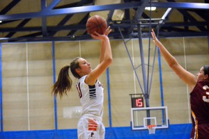 Amelia Hummel ’16 had career highs with 31 points and 17 rebounds in a win over Caltech on Saturday.