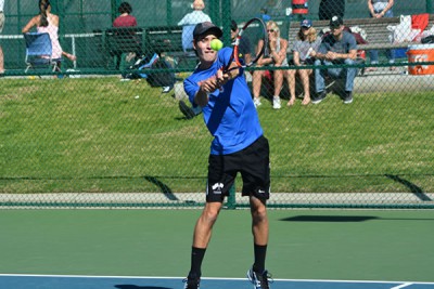 Jacob Yasgoor ’17 and Men’s Tennis Rack up Wins at the Stag-Hen Invitational