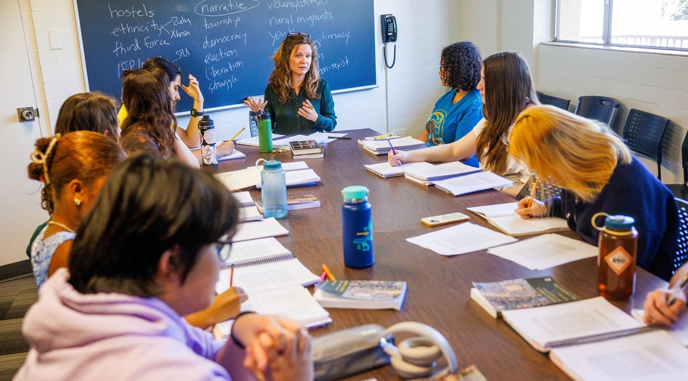 History students discuss a text in a seminar
