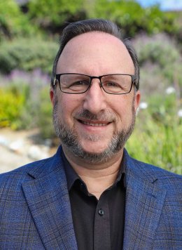 headshot of Bob Fass