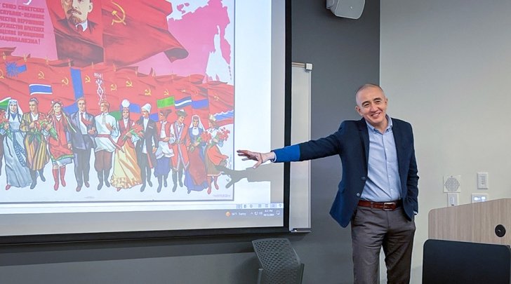 Professor Azamat Junisbai gives a presentation at Pitzer
