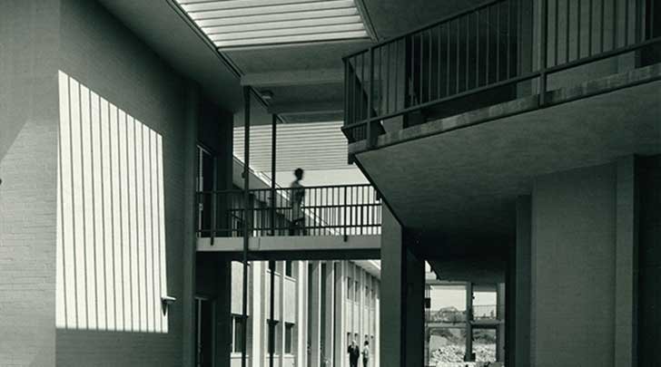 view of Pitzer's academic building walkways in the 1960s photographed by Julius Schulman