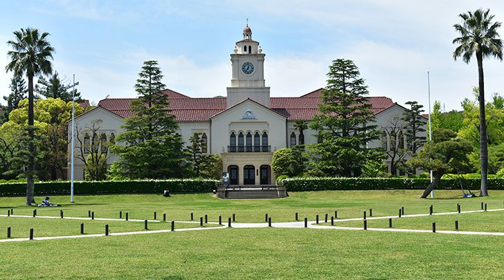 exterior building at Kwansei Gakuin University 