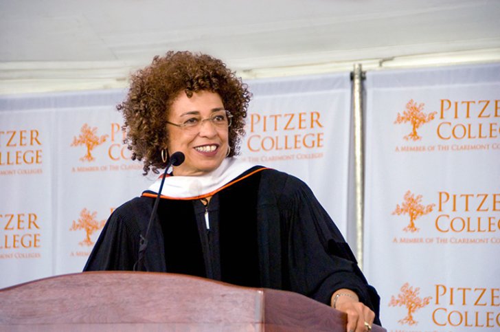 Angela Davis speaks at Pitzer's 2012 commencement