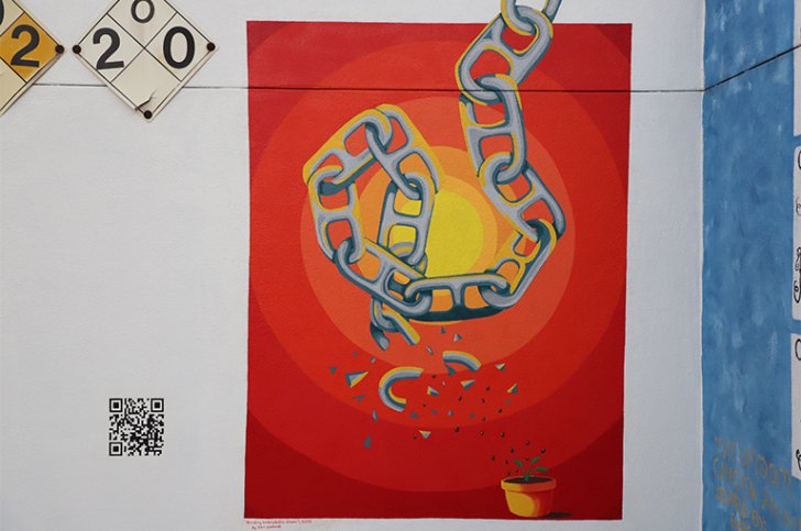 The mural "Breaking Unbreakable Chains" by Pitzer student Alexandra Lombardi