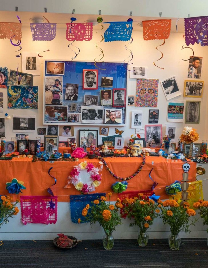 Dia de los muertos display honoring loved ones