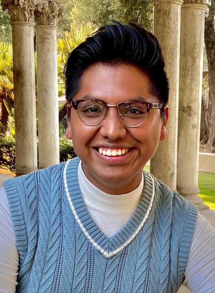 Pitzer molecular biology alumnus Juan Santos
