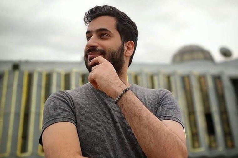 the poet Yayha Ashour poses in front of building