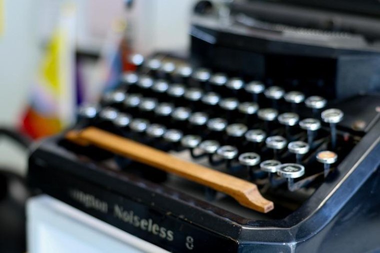 a black typewriter