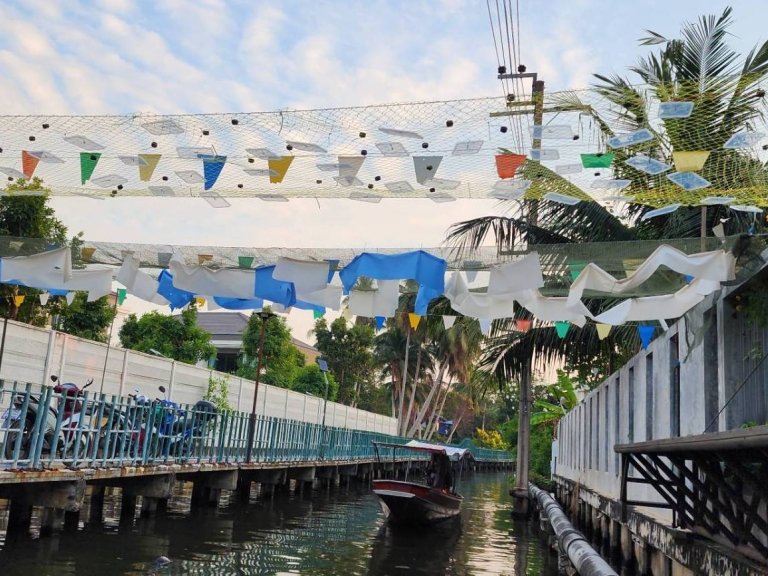 Bangkok canal system that is being studied by a student team led by Professors Purvis-Roberts and Chandrangsu
