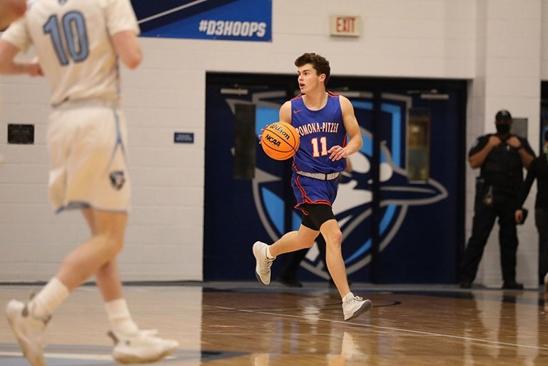 A photo of a men's basketball match.