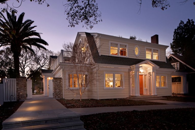 view of the exterior of the president's residence at dusk