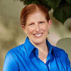 headshot of anna wenzel